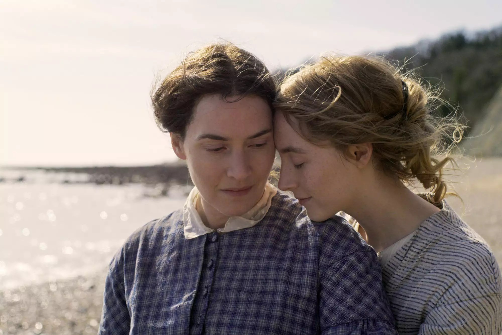 Ammonite Kate Winslet and Saoirse Ronan