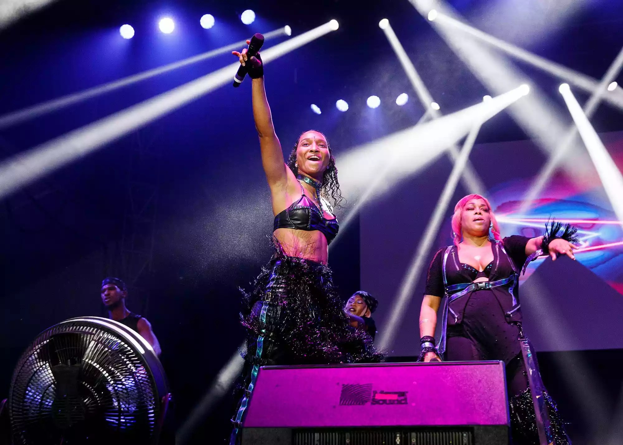 Chilli (L) and T-Boz (R) of the girl group TLC