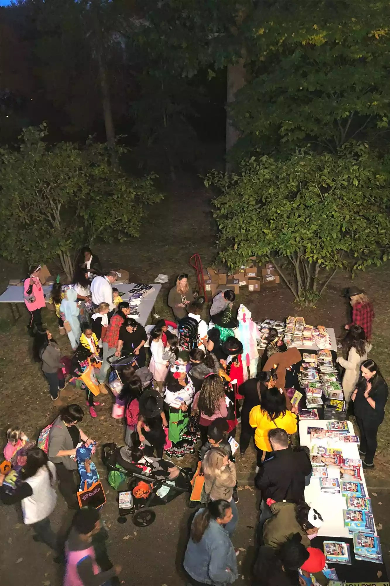 New Jersey Woman Passes Out Books to Children for Halloween