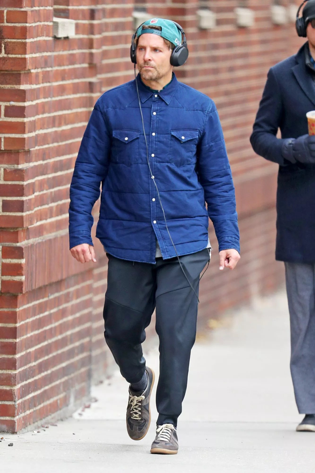 Bradley Cooper puts on boxing gloves and gets in the ring in New York City