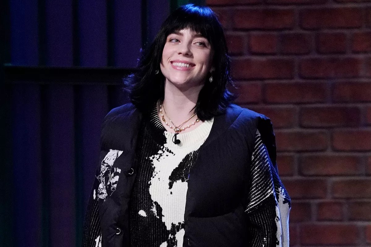 LATE NIGHT WITH SETH MEYERS &ndash; Episode 1256 &ndash; Pictured: Musical guest Billie Eilish arrives on February 23, 2022