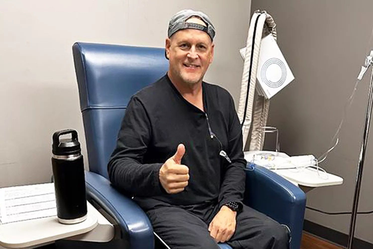 Dave Coulier gives thumbs up while receiving chemo treatment