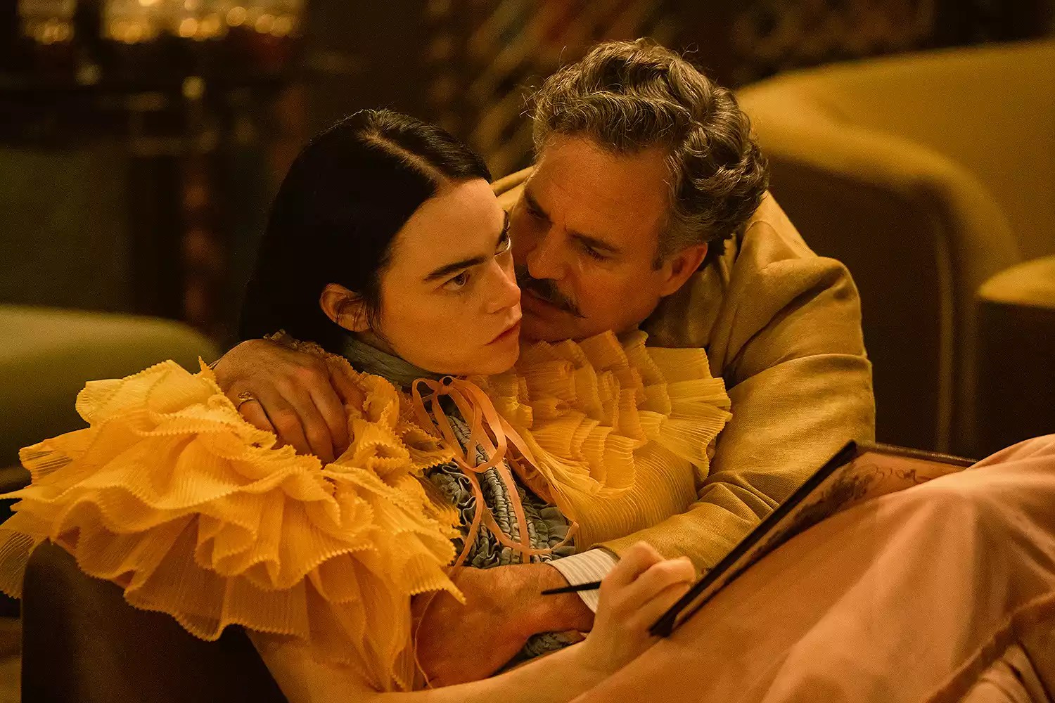 Emma Stone and Mark Ruffalo in Poor Things
