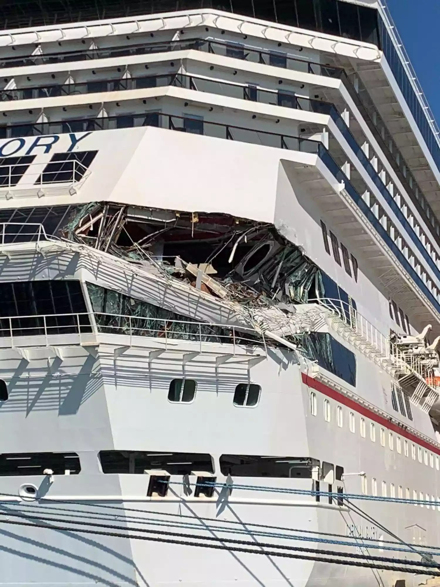 Carnival Glory crashed into Carnival Legend at the Cozumel cruise port