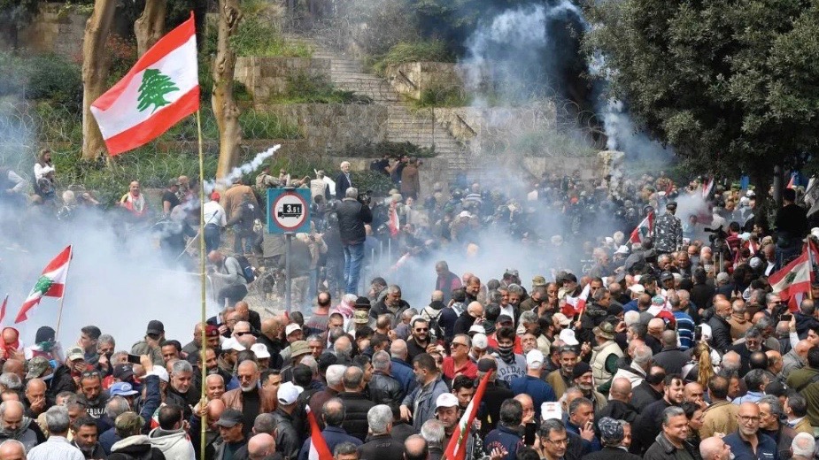 Lebanese protesters demand solutions to the country’s prolonged