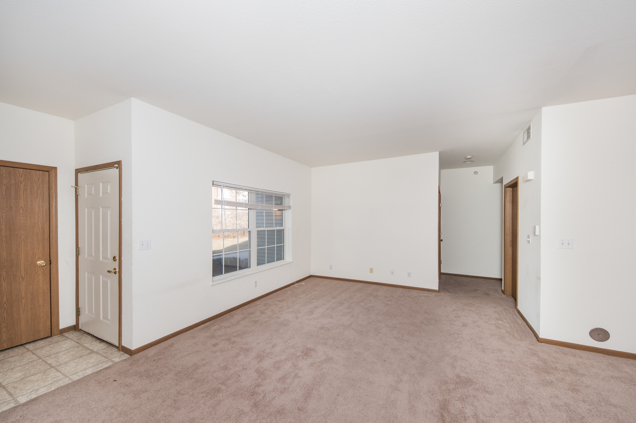 Covington Court Apartments Peoria, IL Professional Leasing Services, Inc.