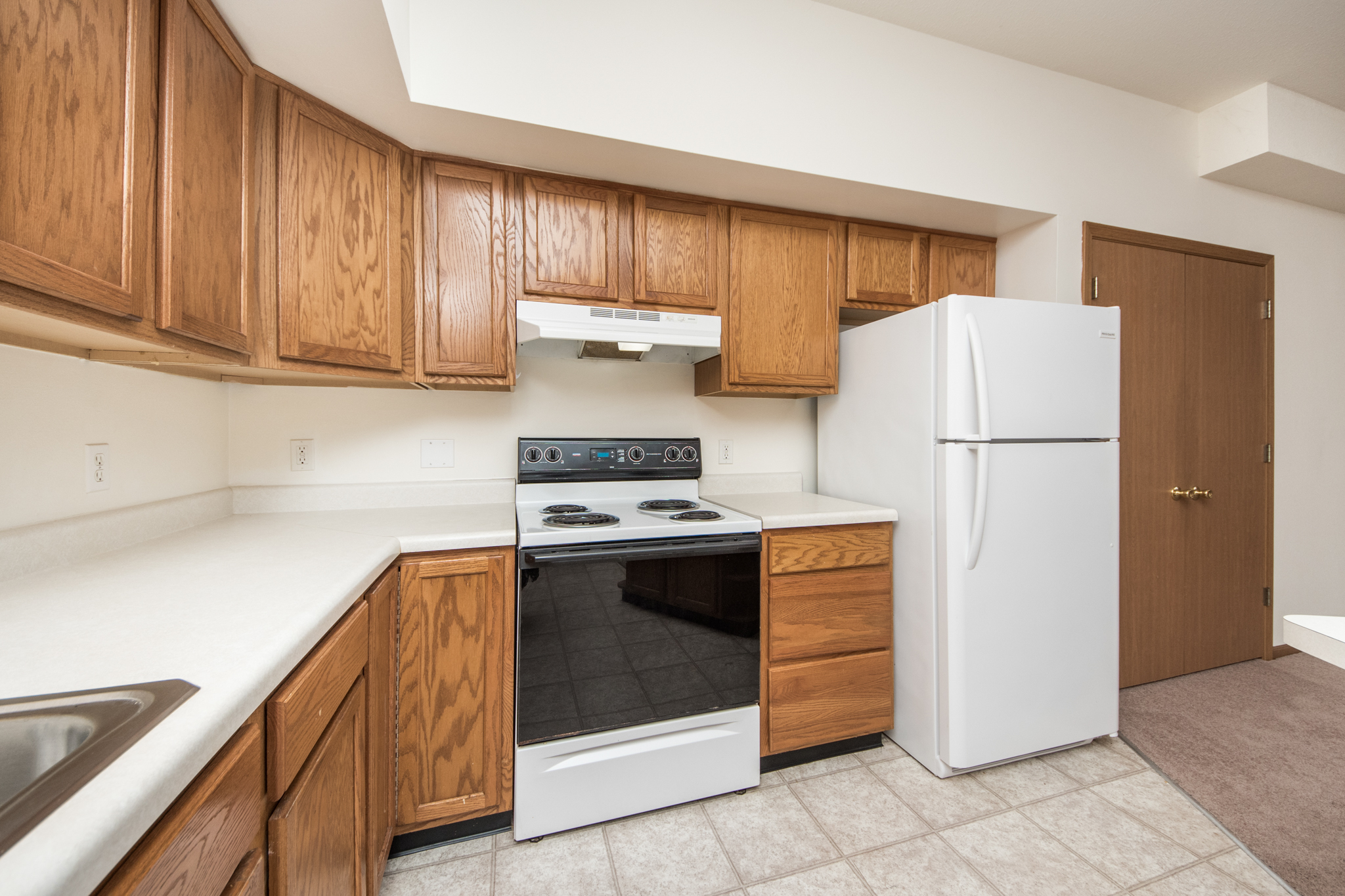 Covington Court Apartments Peoria, IL Professional Leasing Services, Inc.