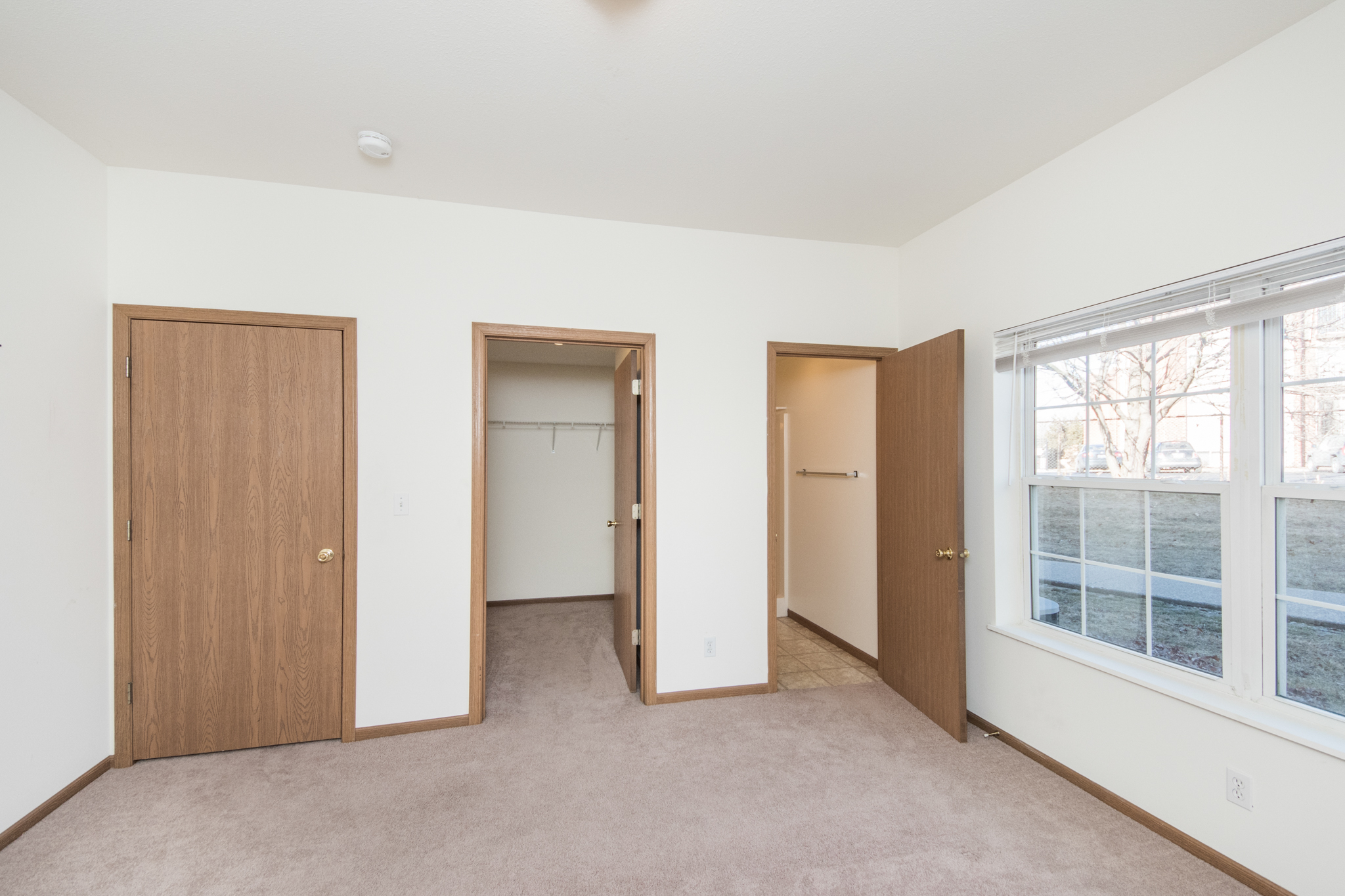 Covington Court Apartments Peoria, IL Professional Leasing Service