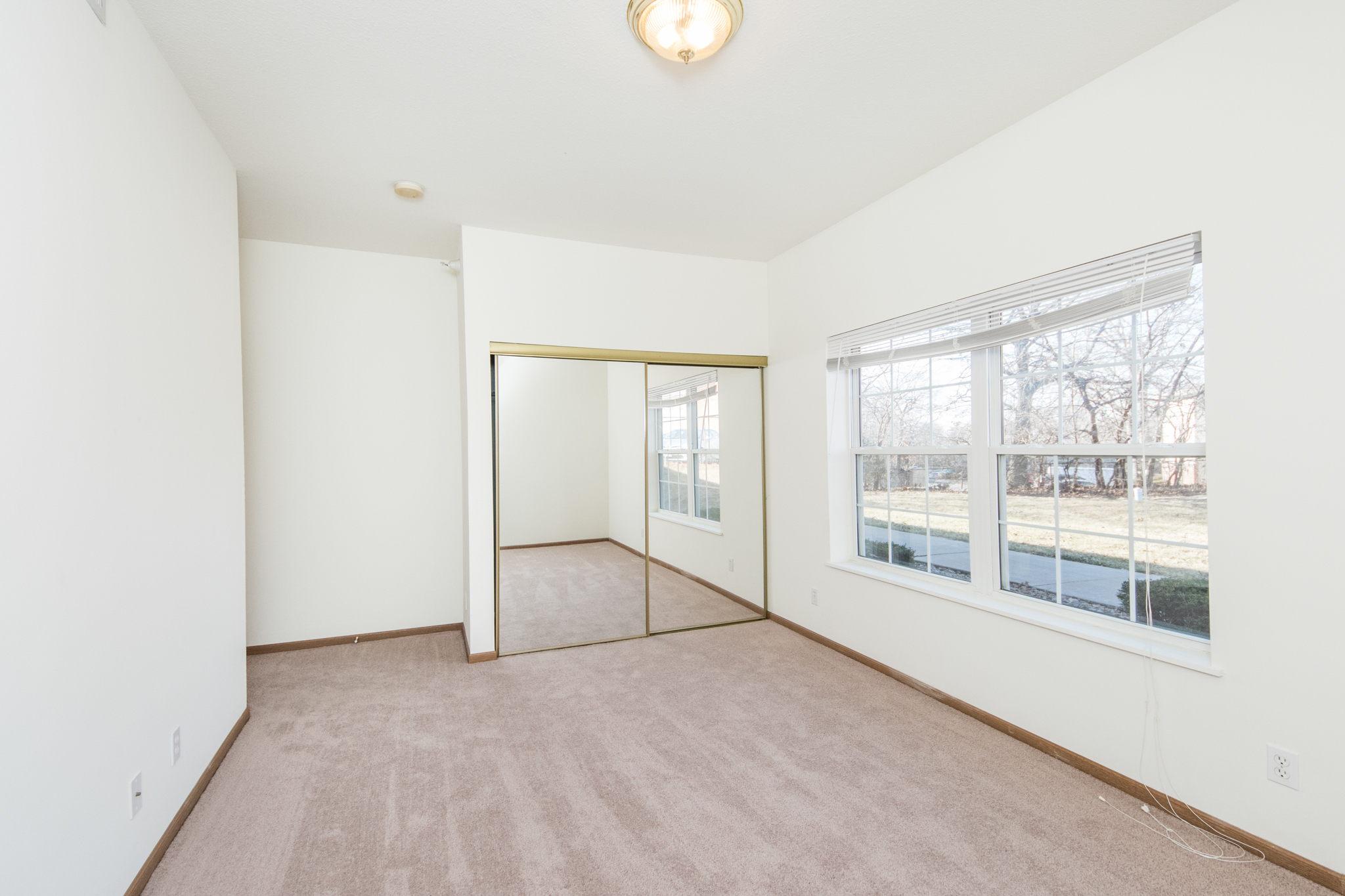 Covington Court Apartments Peoria, IL Professional Leasing Services, Inc.