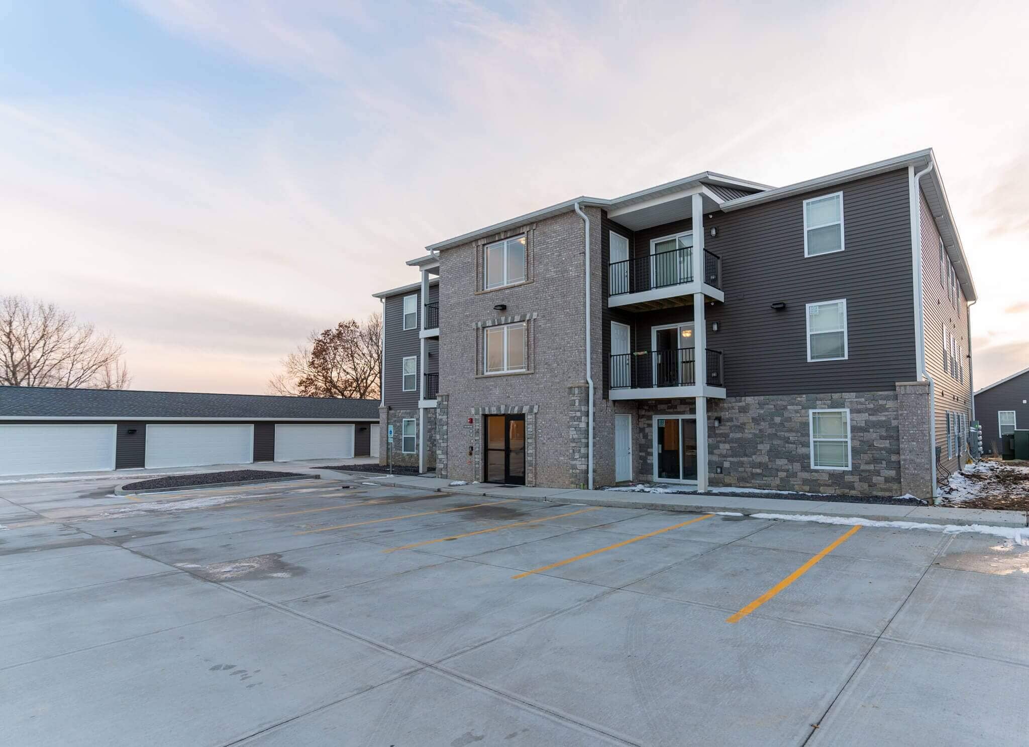 The Crossings Apartments Peoria, IL Professional Leasing Services, Inc.