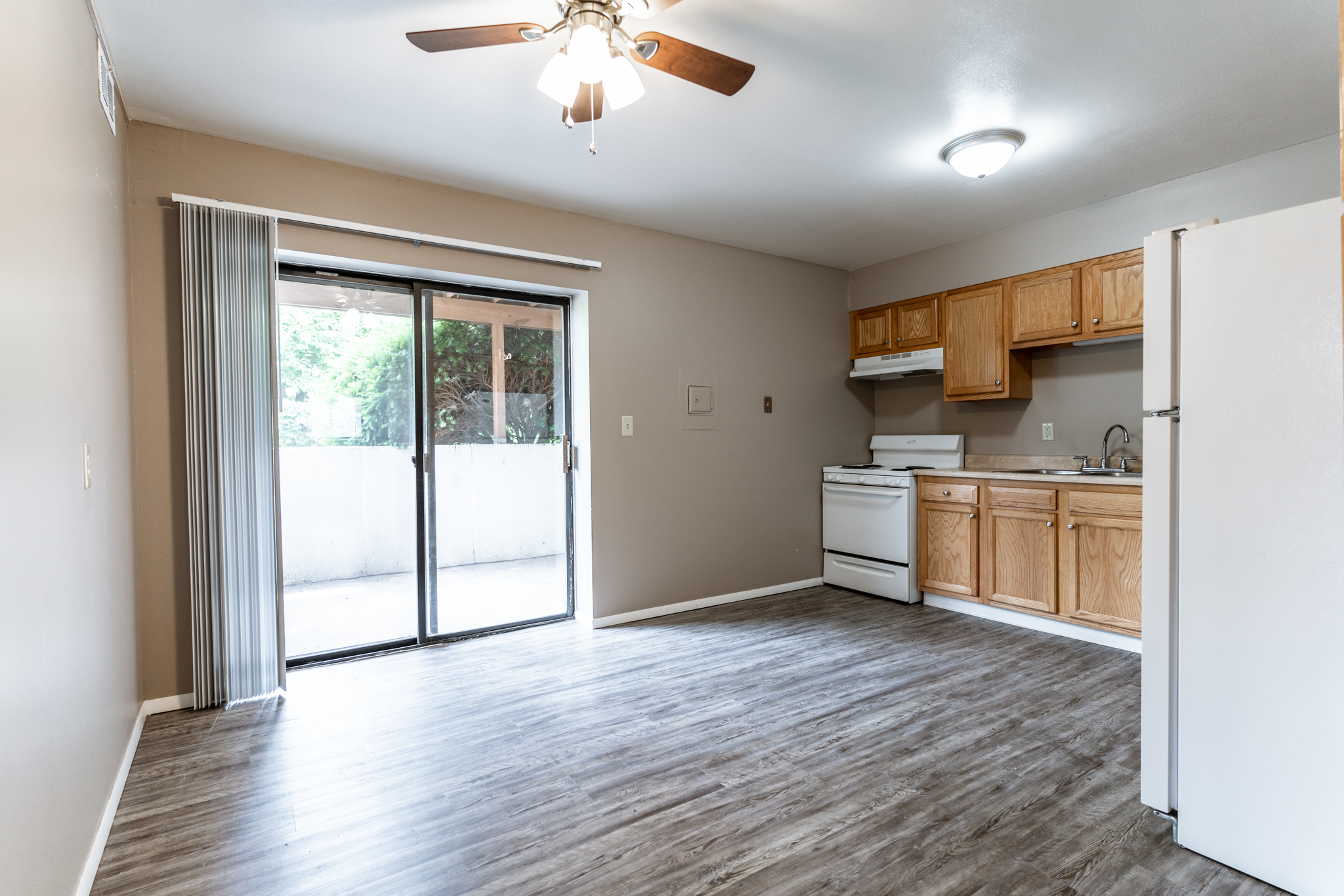 Covington Place Apartments Peoria, IL Professional Leasing Services, Inc.