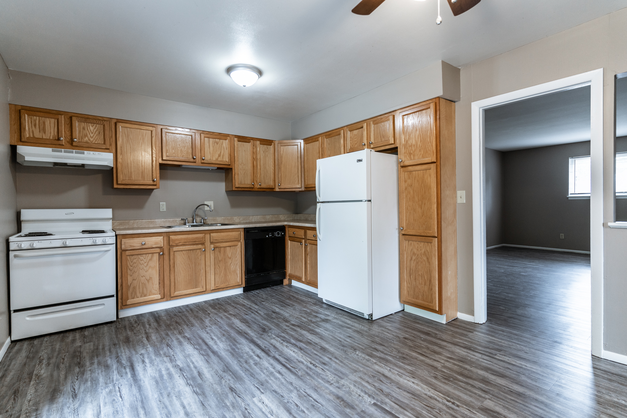 Covington Place Apartments Peoria, IL Professional Leasing Services, Inc.