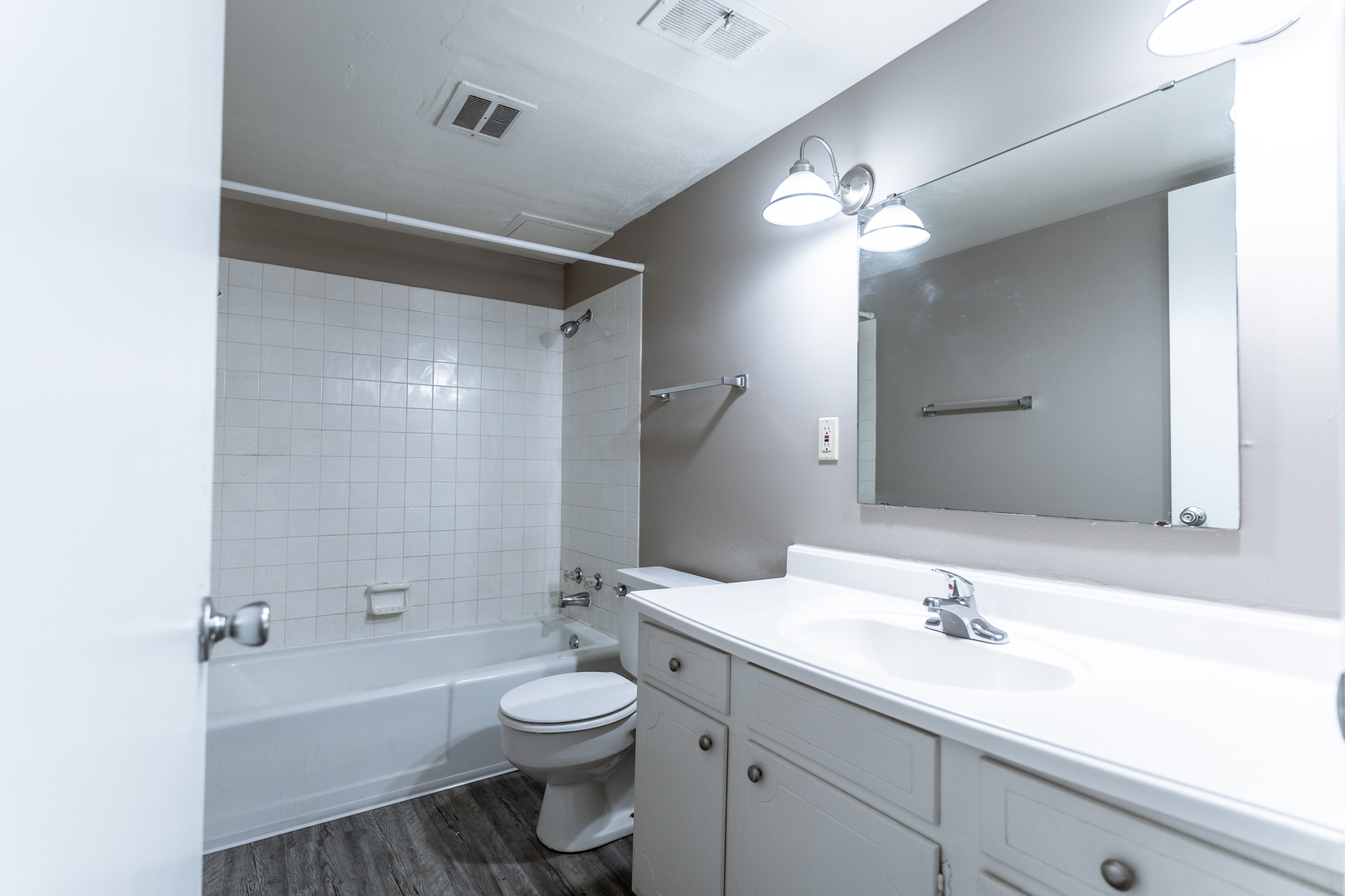 Covington Place Apartments Peoria, IL Professional Leasing Services, Inc.