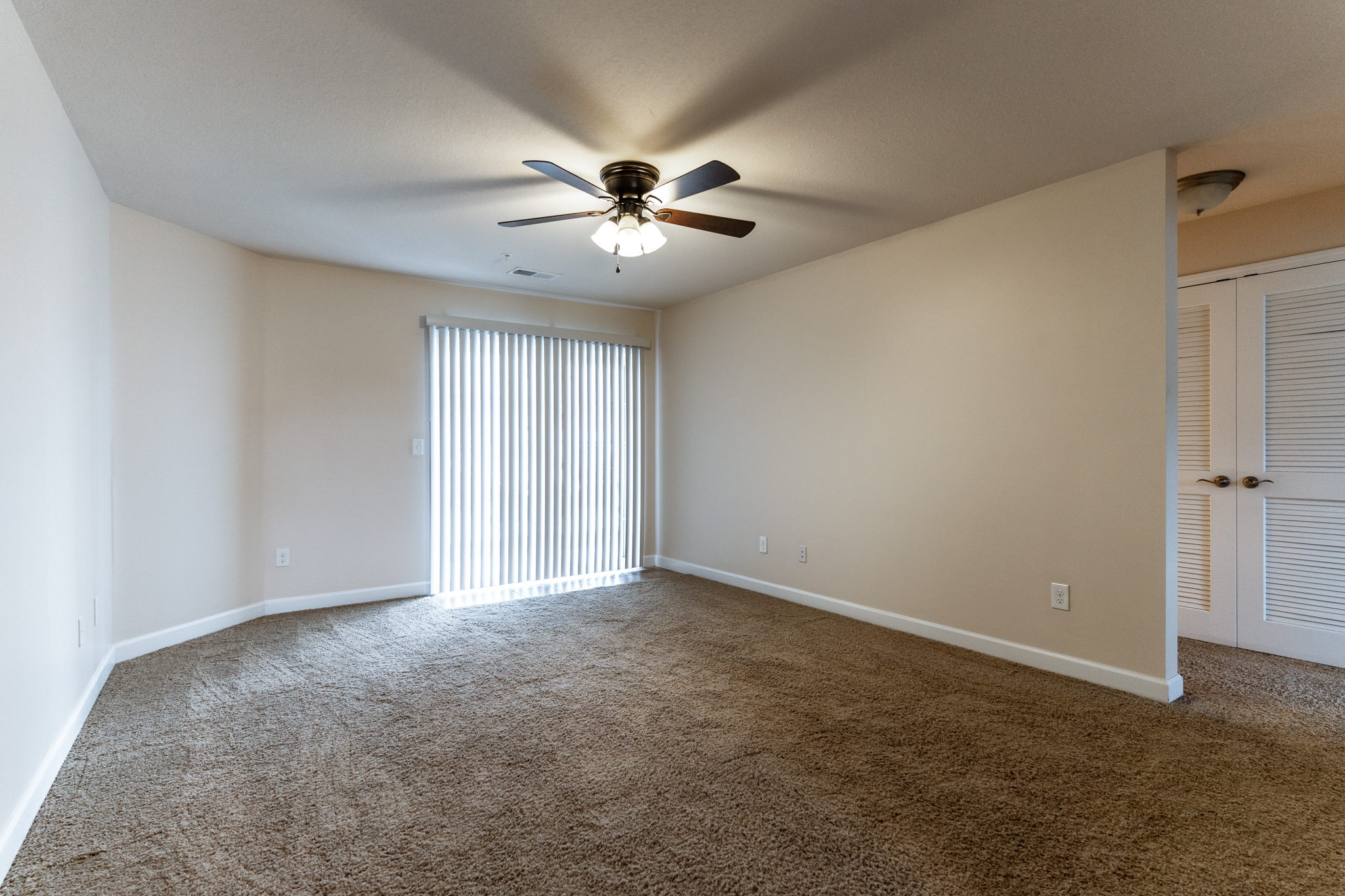 Camden Court Apartments Washington, IL Professional Leasing Services