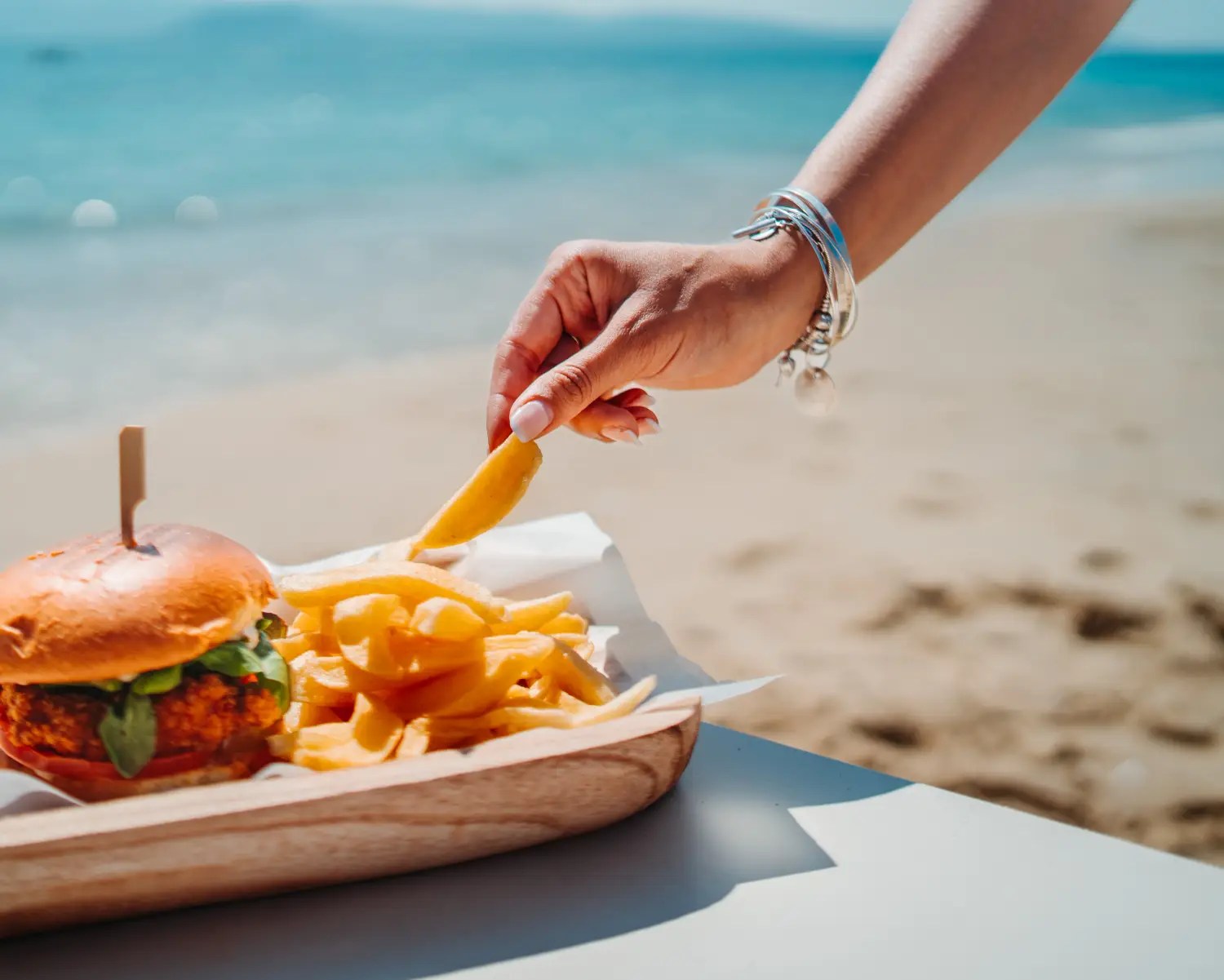 Beach Club & Sunbeds in Plaka Beach Peppermint Naxos