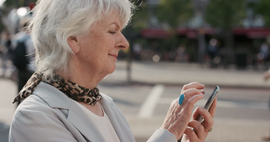 Guida all'acquisto del miglior cellulare per anziani PerAnziani