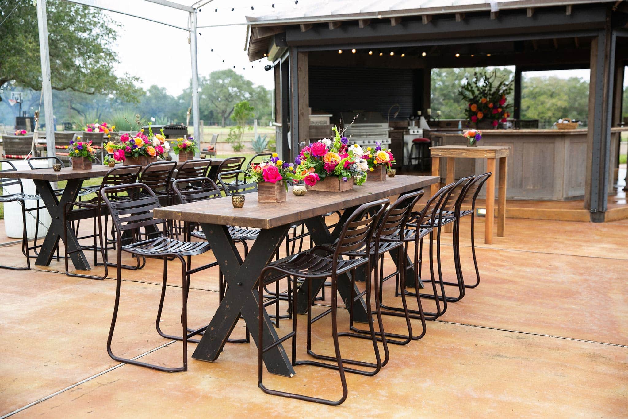 Lonestar Communal Table Perch Decor