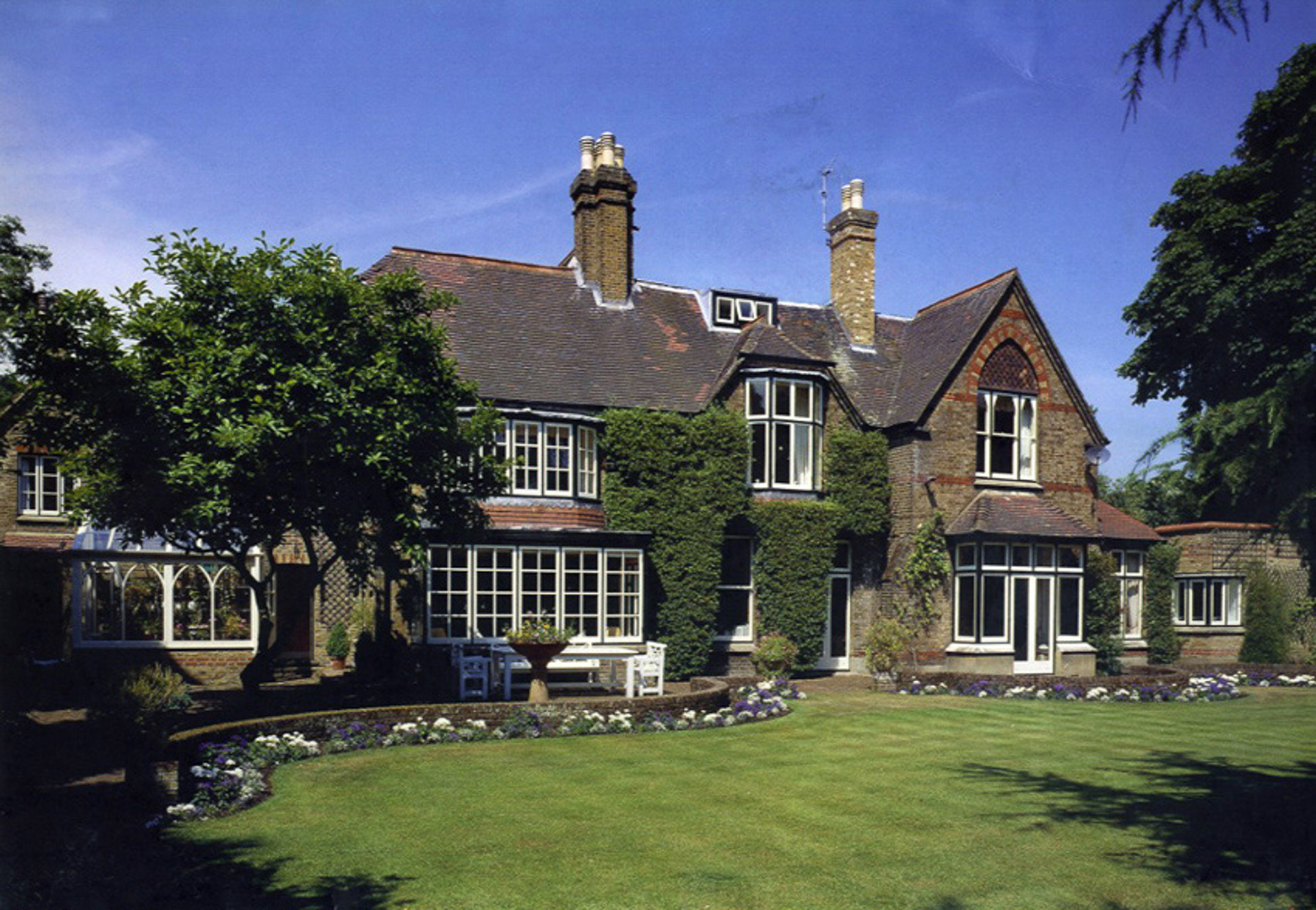 Fife Road SW14 Pereds