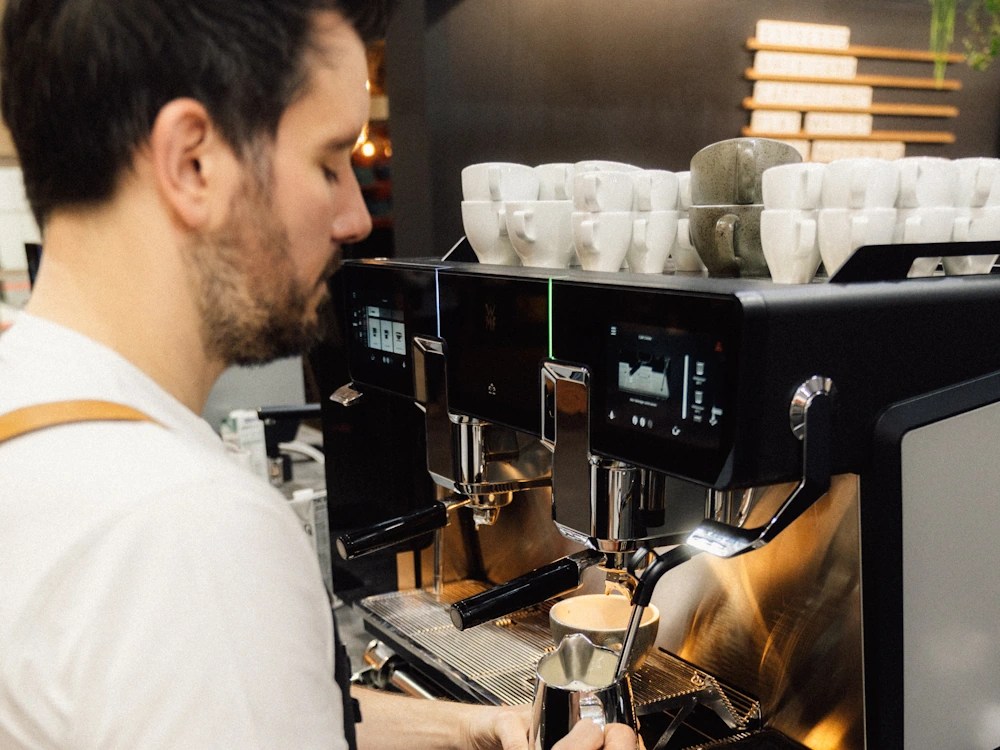- Healthy Brew Hub German Barista Champion Daniel Gerlach uses WMF's NEXT espresso machine.