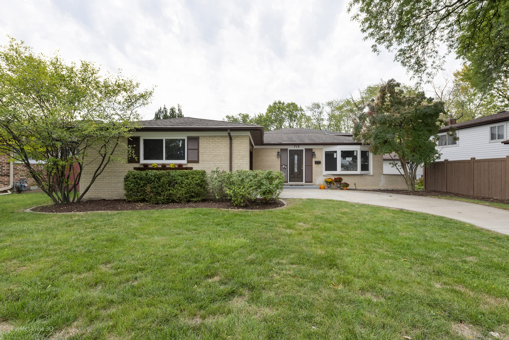 715 Devonshire Dr, Des Plaines