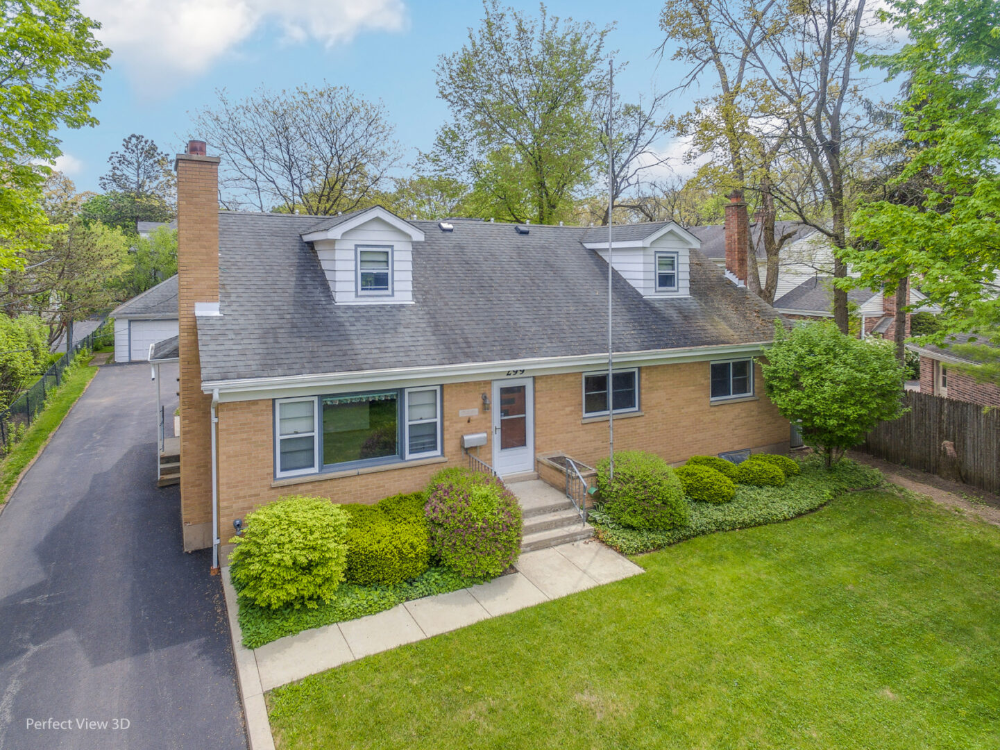 299 Mills Ct, Lake Forest