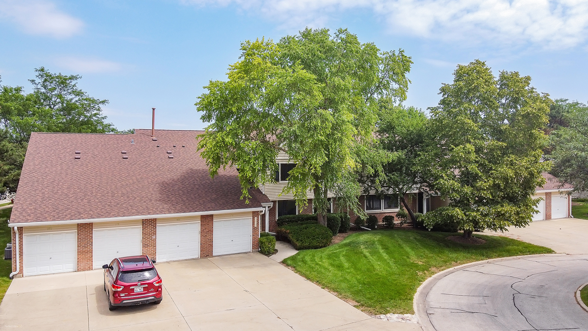 969 Pine Tree Circle, South Buffalo Grove