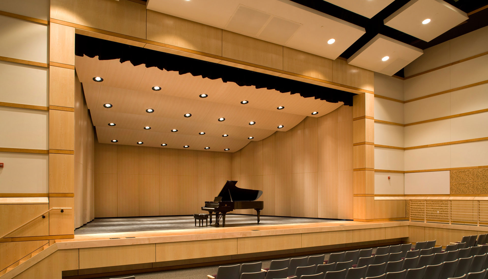 Maestro® Acoustical Shell Wenger J.R. Clancy