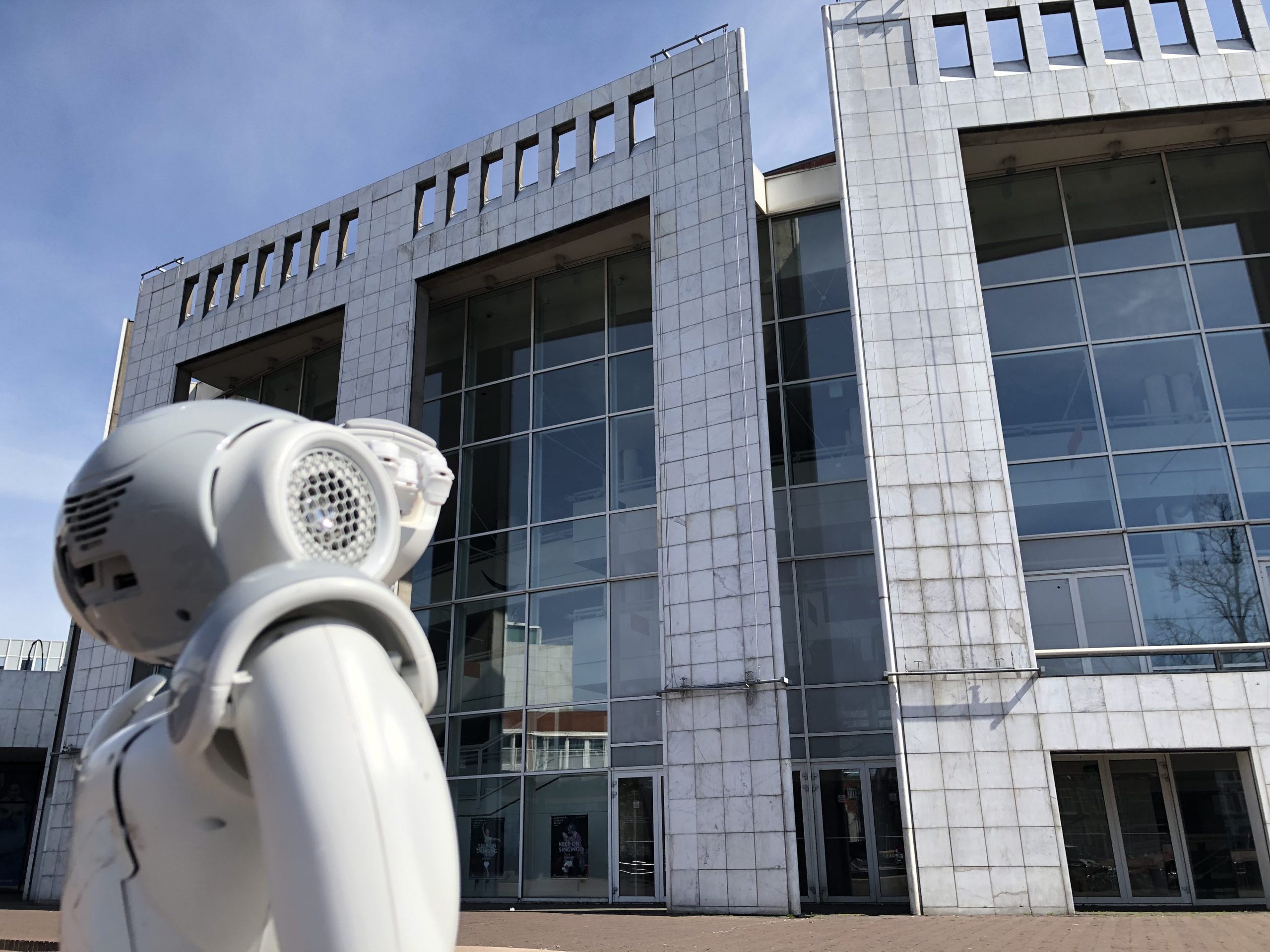 Performing Robots Acting Like a Robot Theatre as Testbed for the