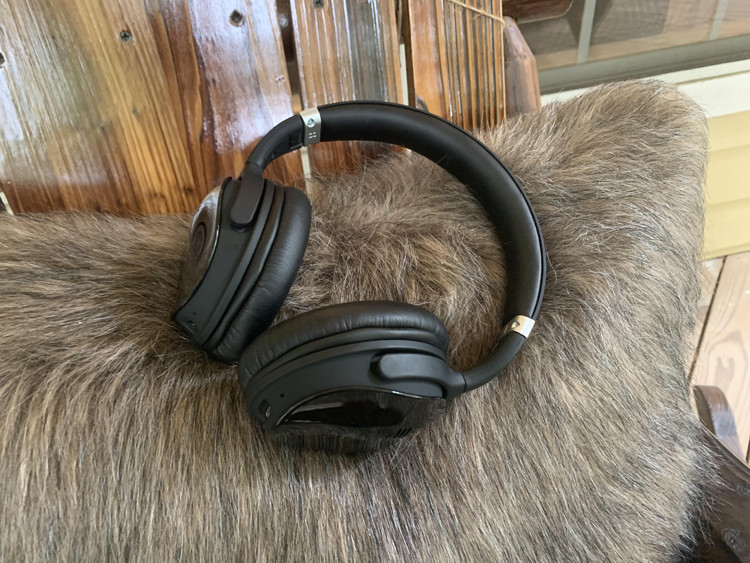 13 Best NoiseCanceling Headphones Under 150 Wireless