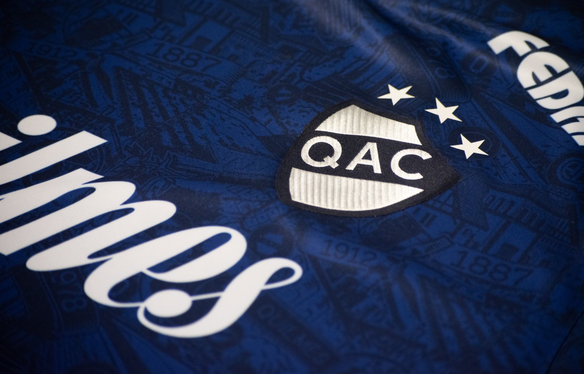 Hummel presentó la nueva camiseta alternativa de Quilmes