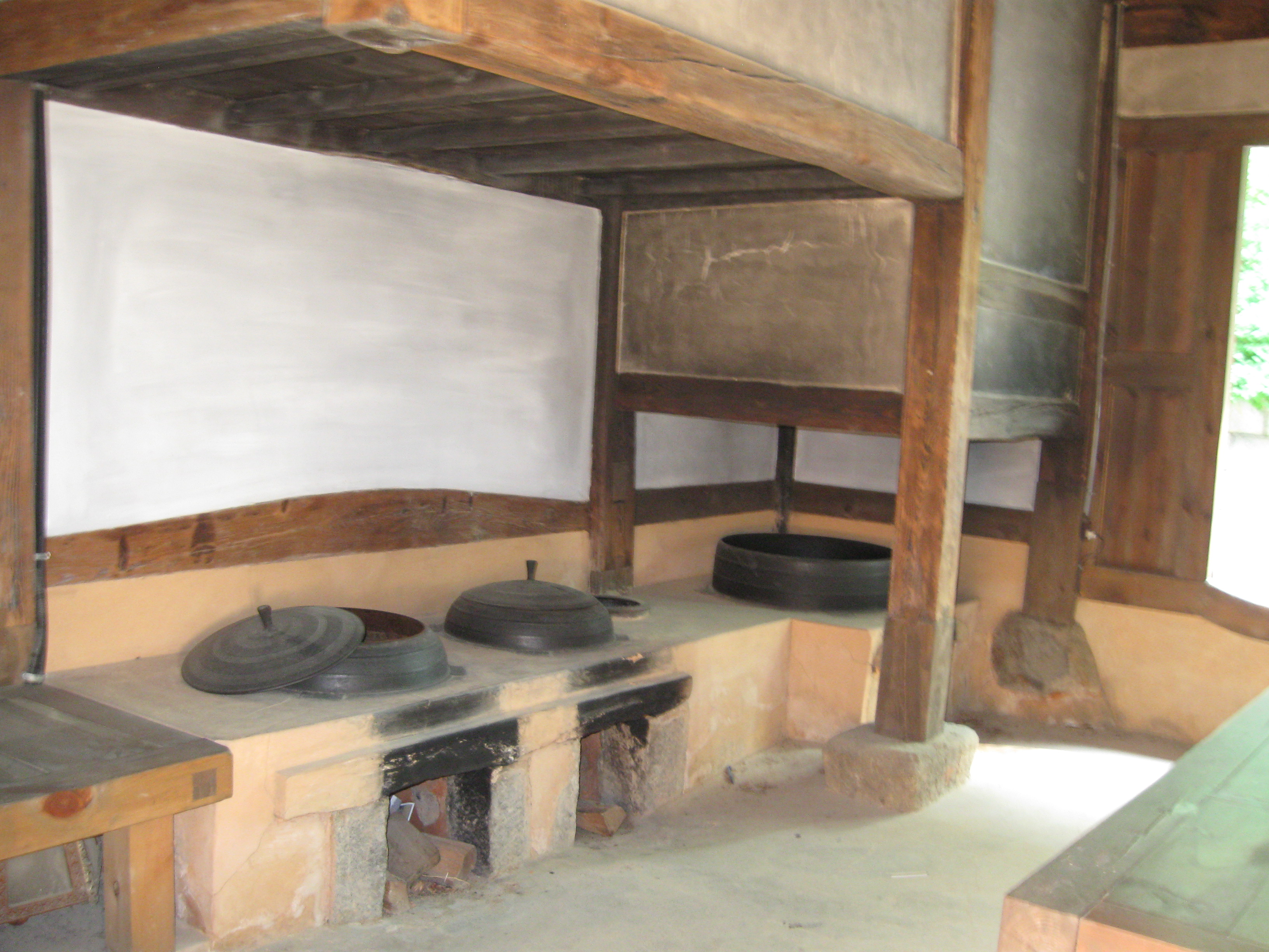 Rocket Heater in Radiant Floor Heat? (wood burning stoves forum at permies)