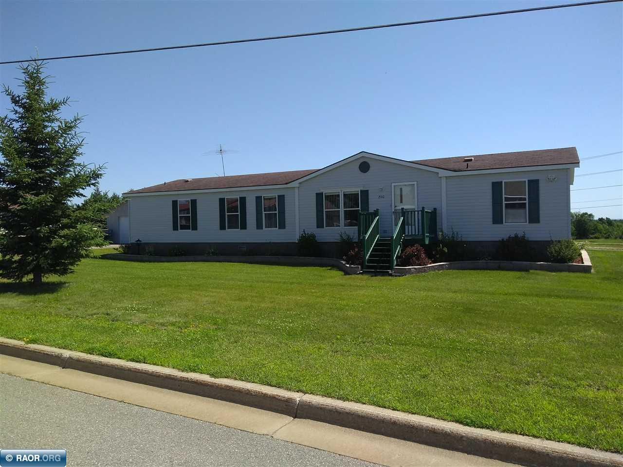 NEW LISTING! 4 BR 2 BA 2+ Stall garage w/ heated — 174,900