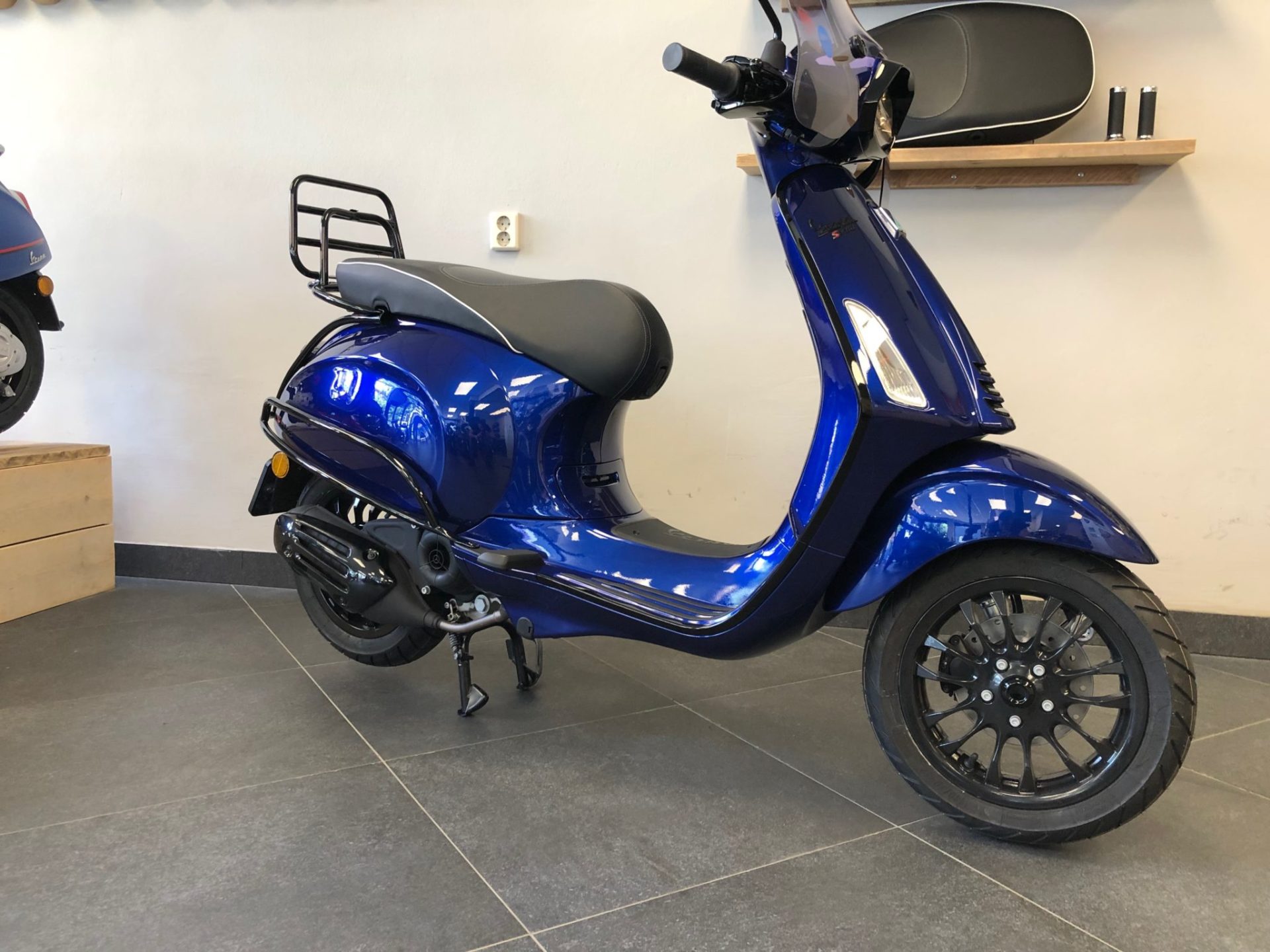 Vespa Sprint Candy Blue Perry Scooters Haarlem