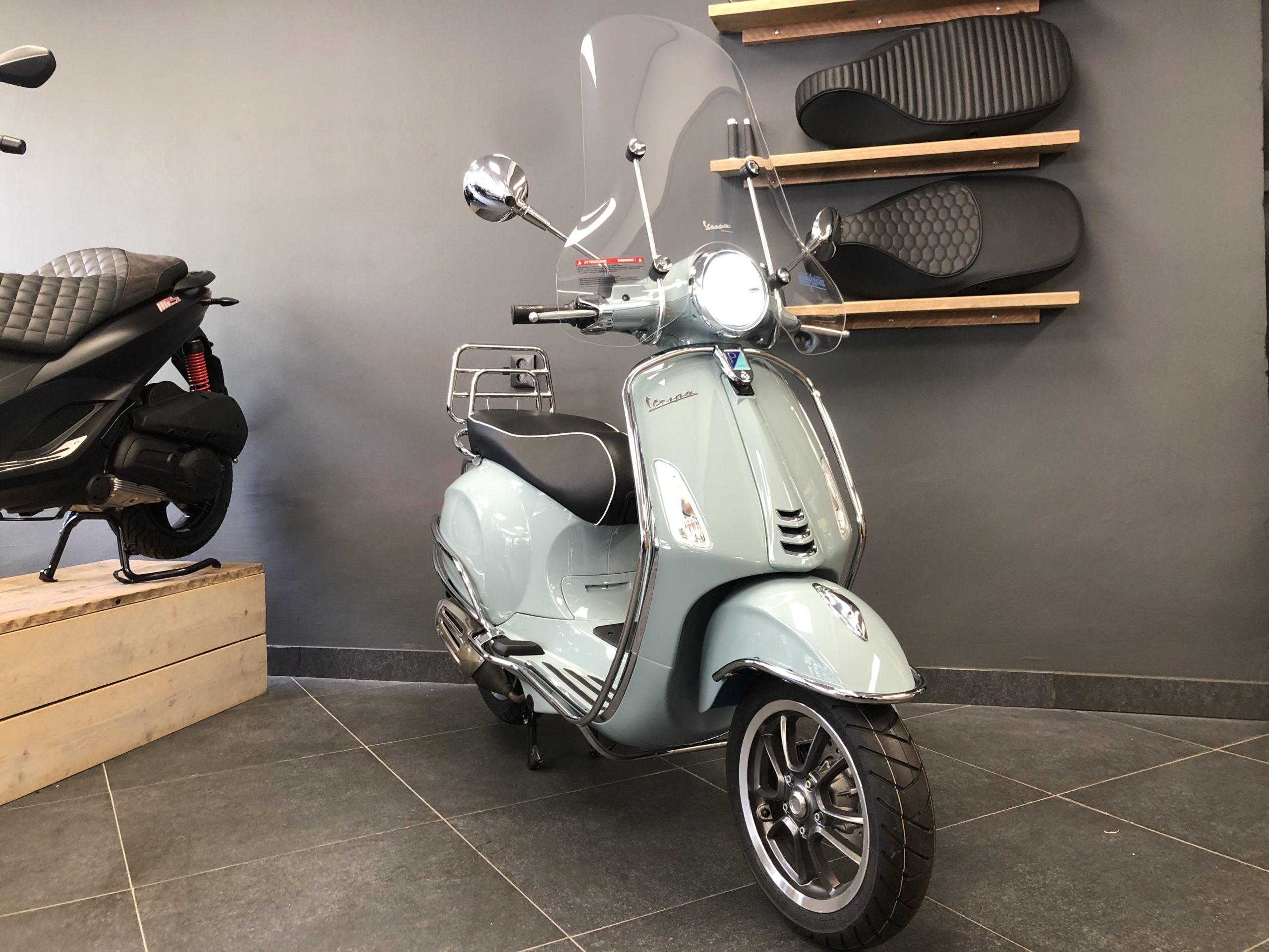 Vespa Primavera Specialpaint Ice Blue Perry Scooters Haarlem