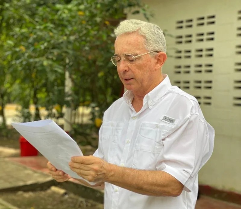 CRÓNICA DE GARDEAZÁBAL, LA DINASTIA URIBE Perspectiva Global