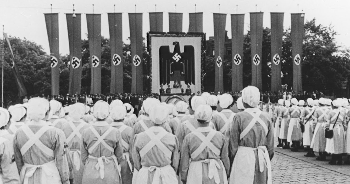 Photograph of German Red Cross Nurse Induction Ceremony Experiencing
