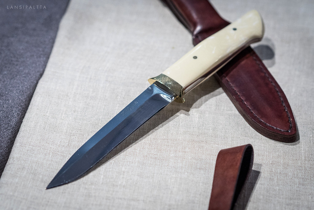 How to Wear a Boot Knife Tips for Carrying Your Boot Knife