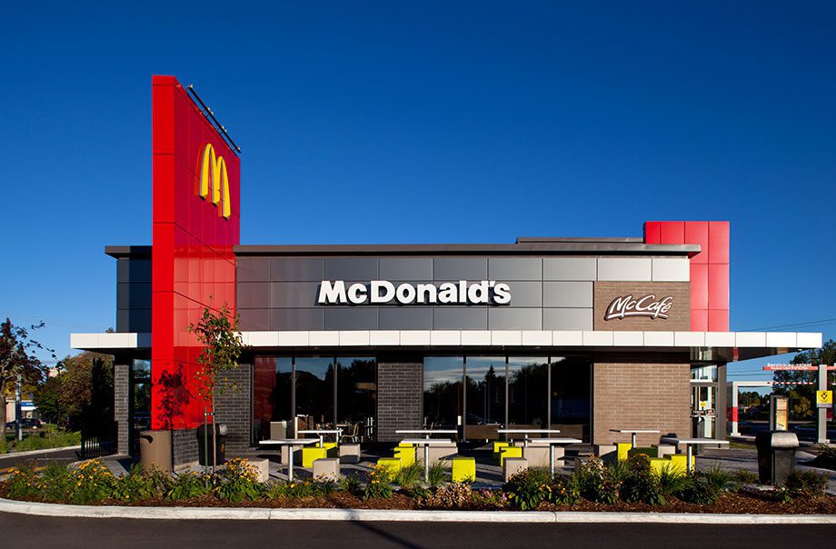 McDonald's busca socios para vender 2,800 locales en Asia