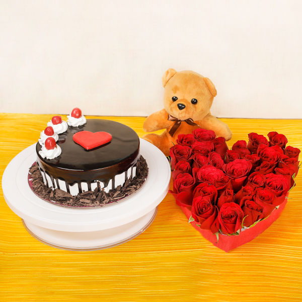 Send Love Combo to Guwahati online with Petalscart