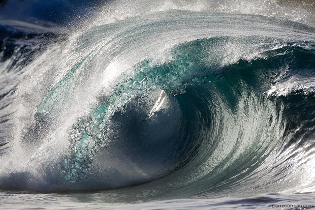 Beautiful Photos Capture the Majesty of Waves Cresting and Crashing