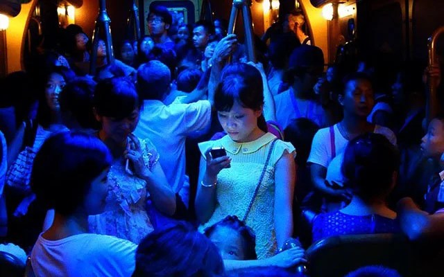 Photo of Woman Glued to Her Phone Wins the 2014 National Geographic Photo Contest