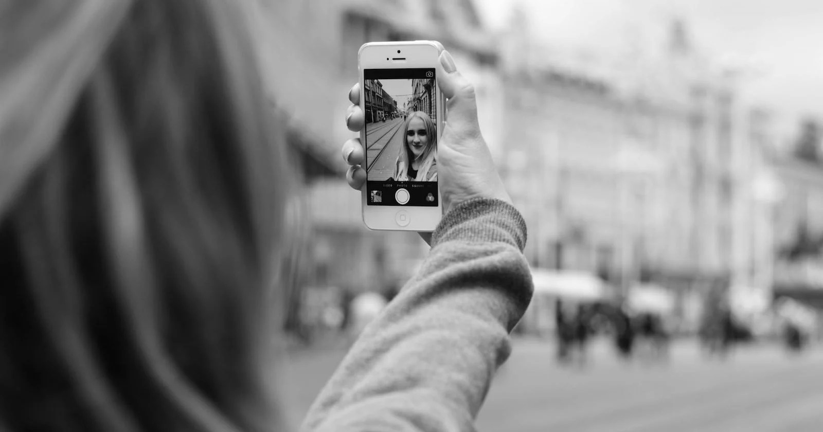 Study Finds People Like Taking Selfies but Not Looking at Them PetaPixel