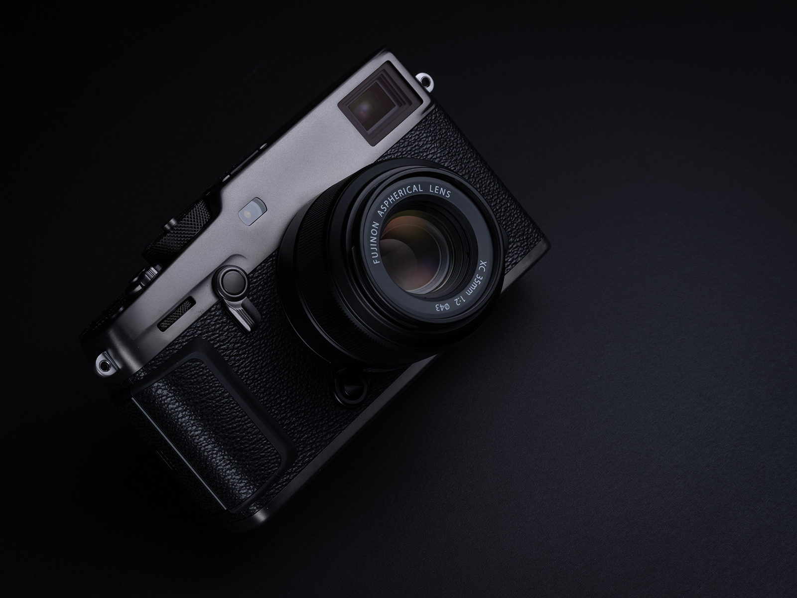 Fujifilm Launches Mid-Range X-T200 and Affordable XC 35mm f/2 Lens