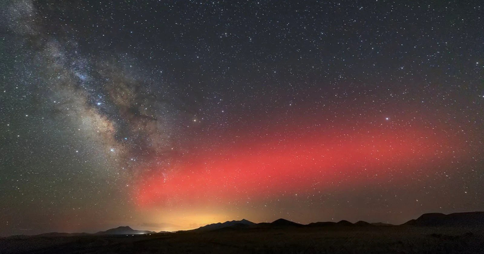 Photographer Captures SpaceX Rocket Punching a Hole in the Atmosphere