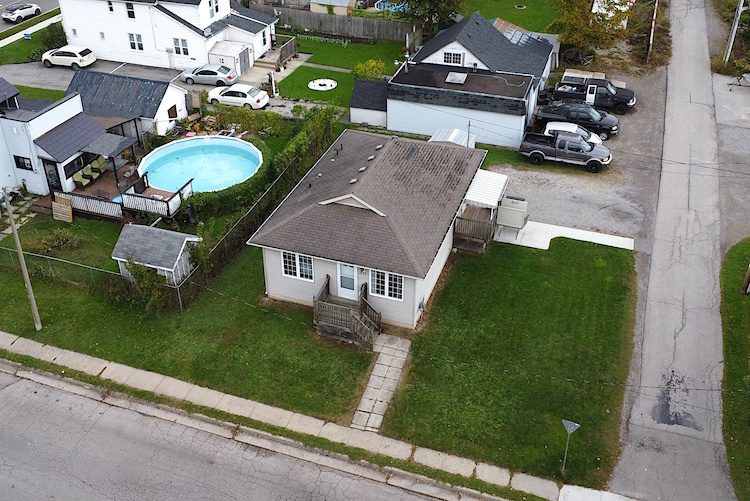 217 Pine Street Dunnville Peter & Carrie