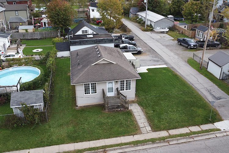 217 Pine Street Dunnville Peter & Carrie