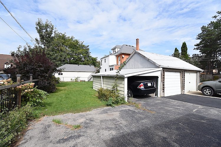 50 Caithness St E., Caledonia Peter & Carrie