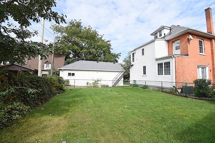 50 Caithness St E., Caledonia Peter & Carrie