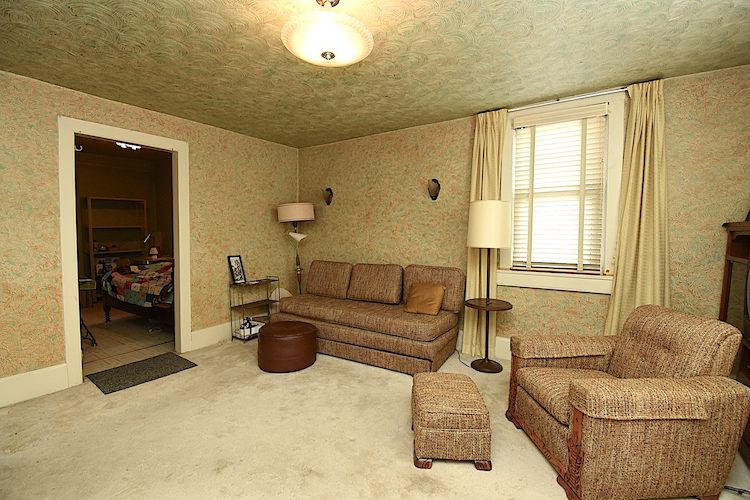 50 Caithness St E., Caledonia Peter & Carrie