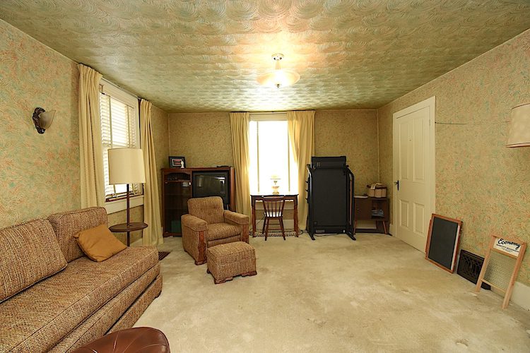 50 Caithness St E., Caledonia Peter & Carrie